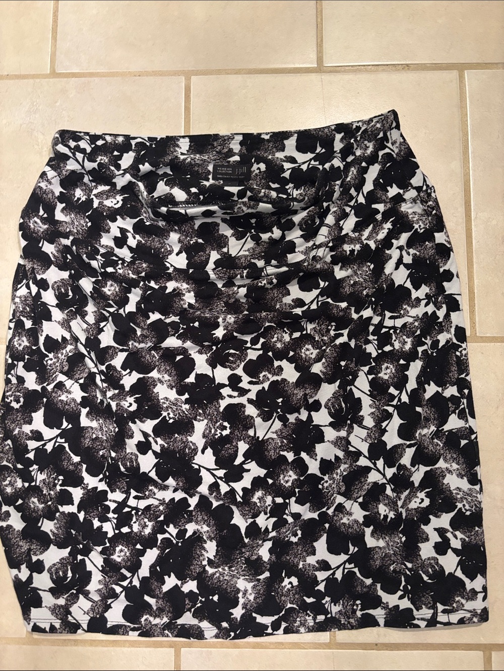J. Jill Black & White Floral Smooth-Fit Pencil Skirt Wearever Collections Sz M